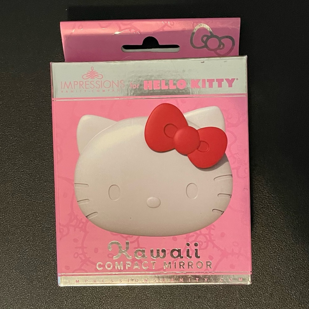 NWT IMPRESSIONS VANITY HELLO KITTY KAWAII COMPACT MIRROR